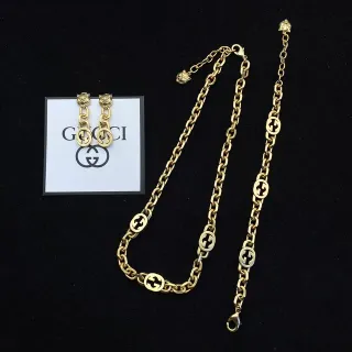 Gucci GG Marmont Chaîne en or Motifs G Entrelacés Collier