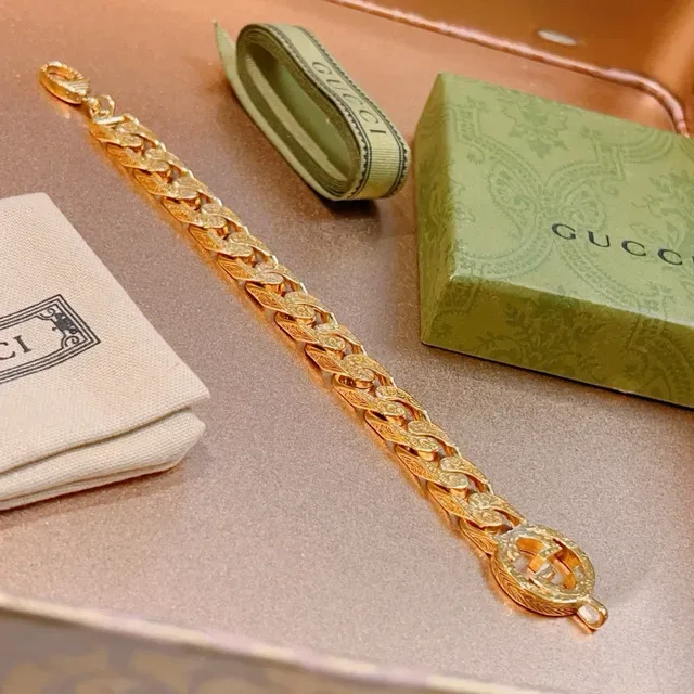 Gucci GG Marmont Gold Curb-Link Chain Interlocking G Clasp Bracelet 4