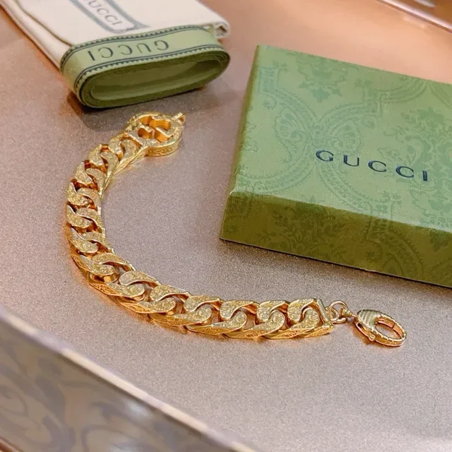 Gucci GG Marmont Gold Curb-Link Chain Interlocking G Clasp Bracelet 9