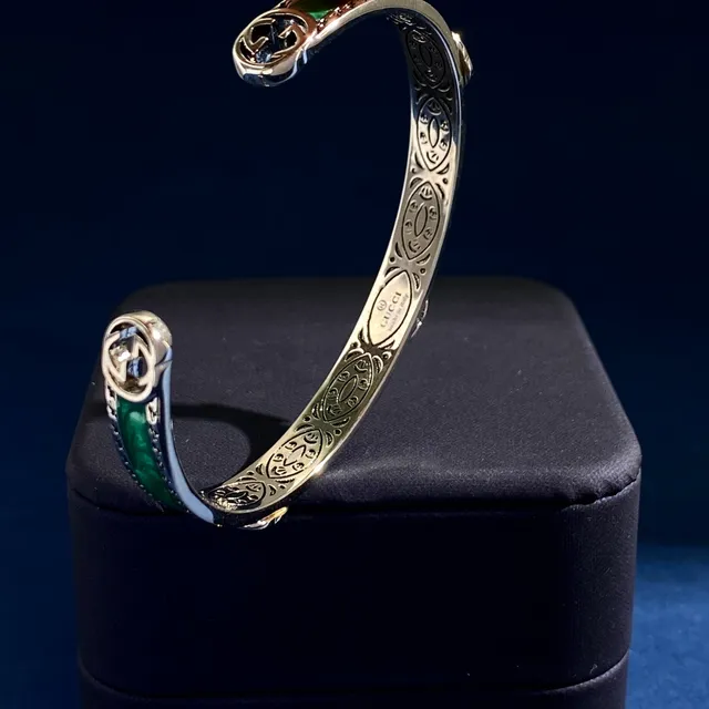 Gucci GG Marmont Green Enamel Interlocking G Cuff Bracelet 4