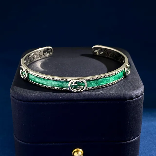 Gucci GG Marmont Green Enamel Interlocking G Cuff Bracelet 8