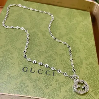 Gucci GG Marmont Interlocking G Motif चांदी रंग का हार
