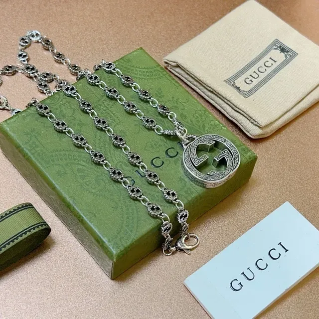 Gucci GG Marmont Interlocking G Motif Colar Prateado 9