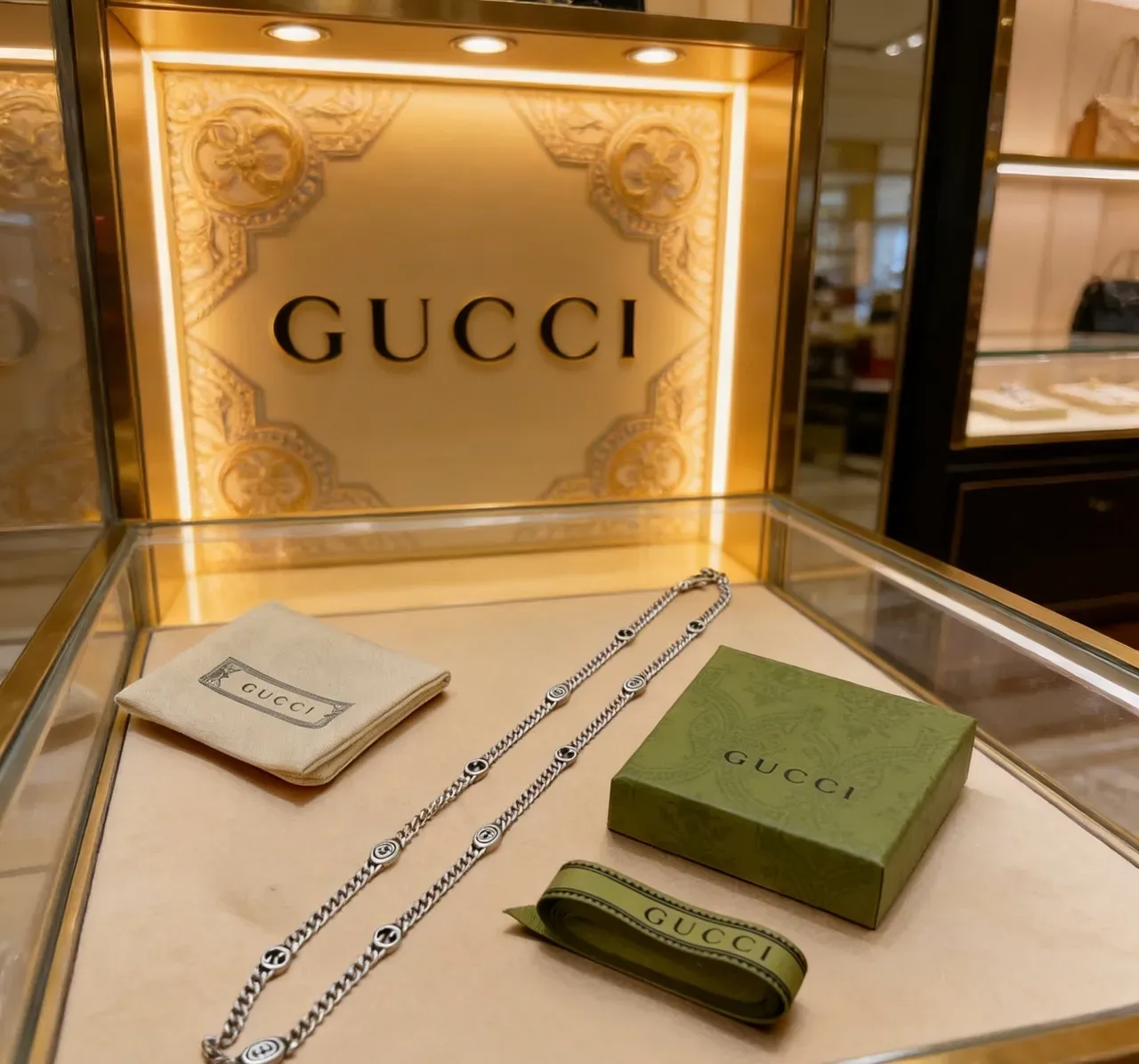 قلادة Gucci GG Marmont فضي أسود سلسلة كيرب كيونكي ميداليونات G Logo متشابك 3