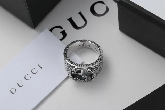 Gucci GG Marmont Silver Interlocking G Logo Hand-Engraved Leaf Motif Ring 2