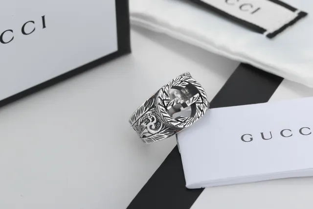 Gucci GG Marmont Silver Interlocking G Logo Hand-Engraved Leaf Motif Ring 5