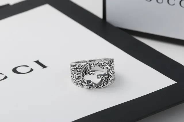 Gucci GG Marmont Silver Interlocking G Logo Hand-Engraved Leaf Motif Ring 6
