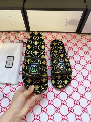 Gucci GG Marmont Slides Noir Or Tout-Couvert Et Impression d'Abeille Plaque Holographique Chaussures 3