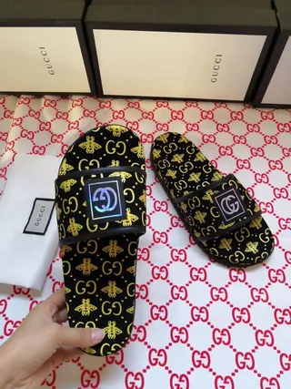 Gucci GG Marmont Slides Noir Or Tout-Couvert Et Impression d'Abeille Plaque Holographique Chaussures 4