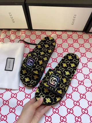 Gucci GG Marmont Slides Noir Or Tout-Couvert Et Impression d'Abeille Plaque Holographique Chaussures 5