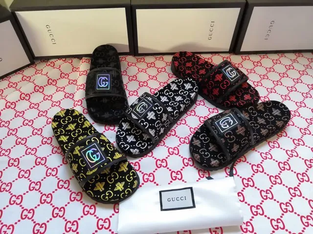 Gucci GG Marmont Slides Noir Or Tout-Couvert Et Impression d'Abeille Plaque Holographique Chaussures 6