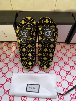 Gucci GG Marmont Slides Noir Or Tout-Couvert Et Impression d'Abeille Plaque Holographique Chaussures 8