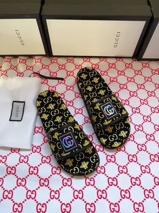 Gucci GG Marmont Slides Noir Or Tout-Couvert Et Impression d'Abeille Plaque Holographique Chaussures 9