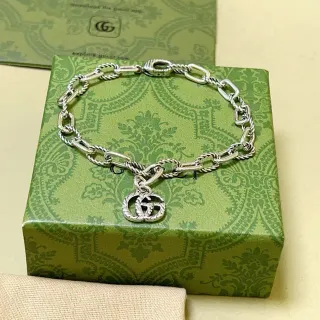 Gucci GG Marmont Pulsera de eslabones de cuerda retorcida plateada