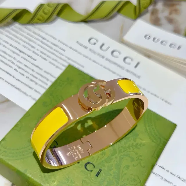 Gucci GG Marmont Bracelet à charnière émaillé jaune or rose 3