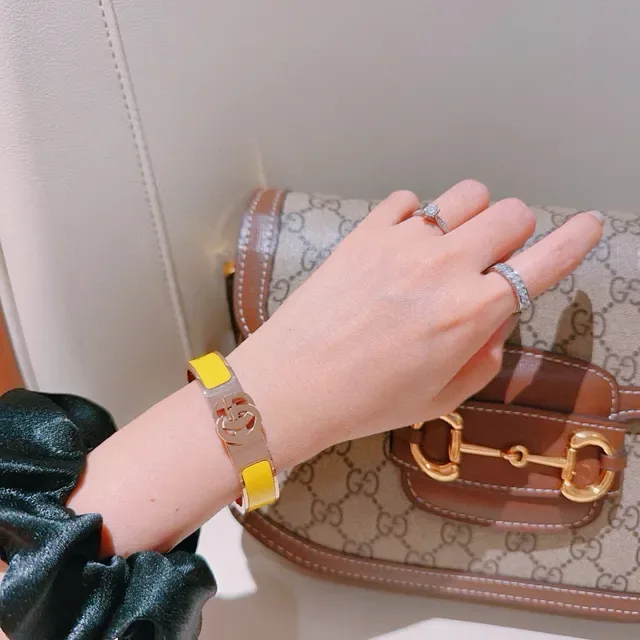 Gucci GG Marmont Bracelet à charnière émaillé jaune or rose 5