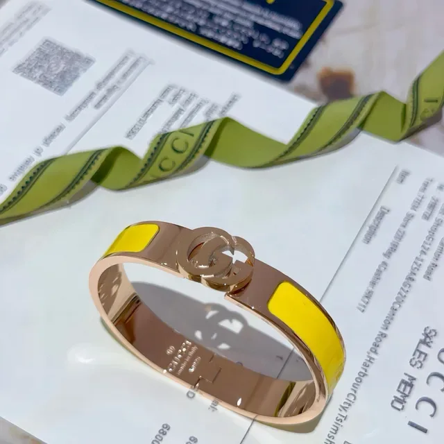 Gucci GG Marmont Bracelet à charnière émaillé jaune or rose 9