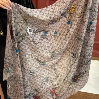 Gucci GG Monogram 花鸟丝巾