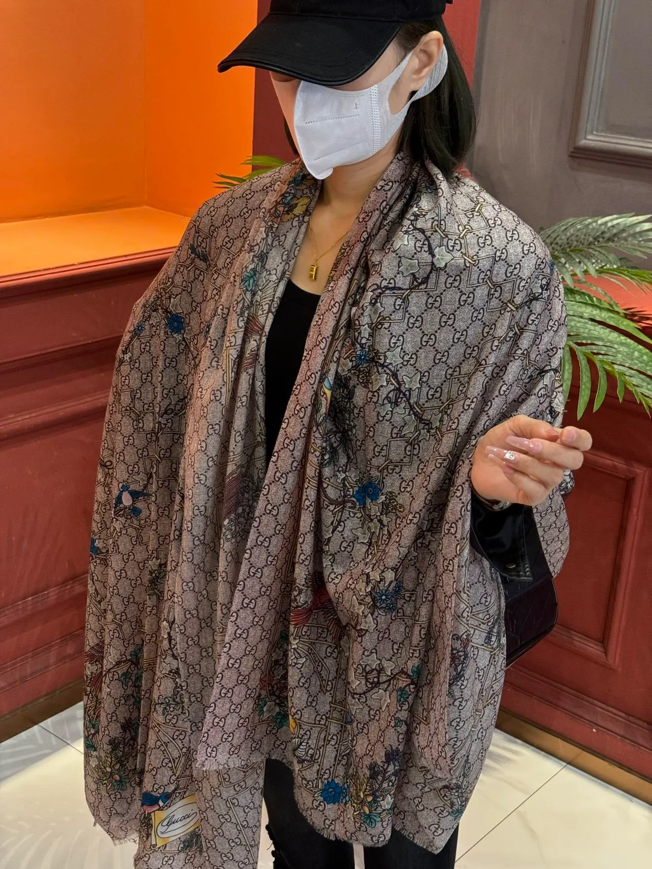 Gucci GG Monogram وشاح حريري طائر مزهر 2