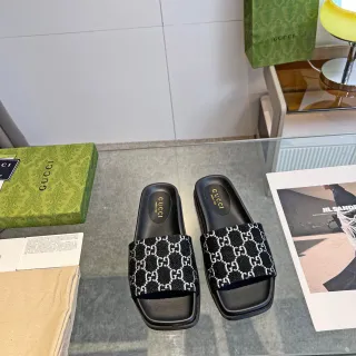 Gucci GG Monogram काला सफेद समतल जूड़ा चप्पल