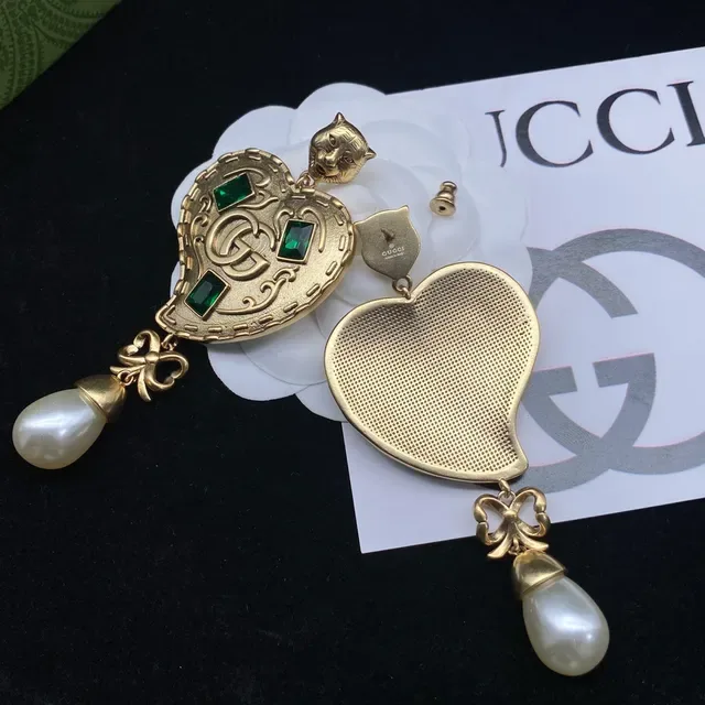 Gucci Gold Green Heart-Shaped Pendant Enamel Inlay Necklace 2