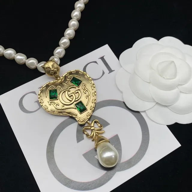 Gucci Gold Green Heart-Shaped Pendant Enamel Inlay Necklace 3