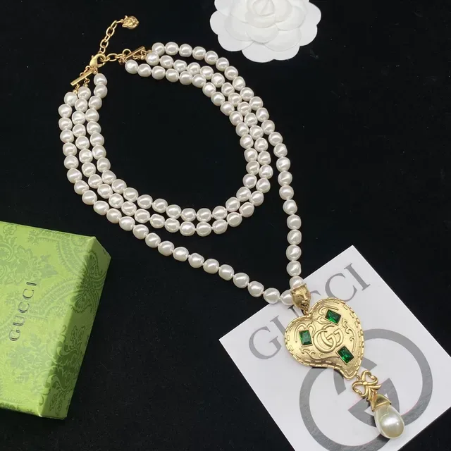 Gucci Gold Green Heart-Shaped Pendant Enamel Inlay Necklace 5