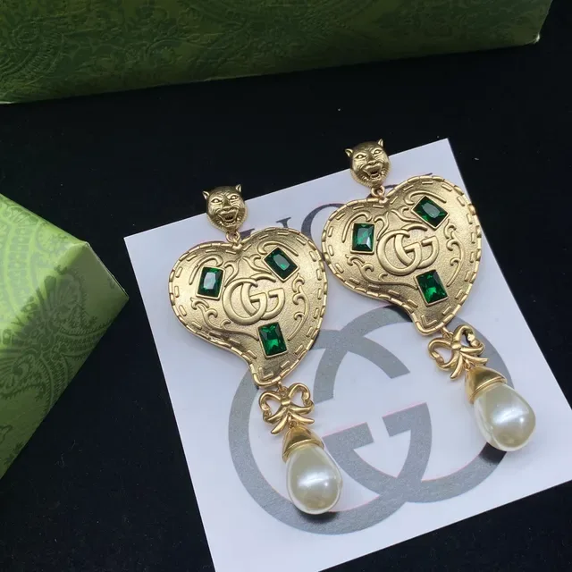 Gucci Gold Green Heart-Shaped Pendant Enamel Inlay Necklace 6