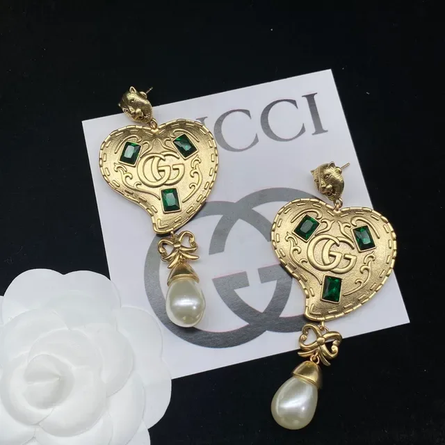 Gucci Gold Green Heart-Shaped Pendant Enamel Inlay Necklace 8