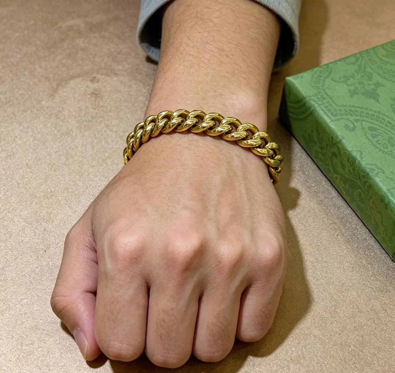 Gucci Gold Oversized Sculptural Chain High-Polish Metal Jewelry 3