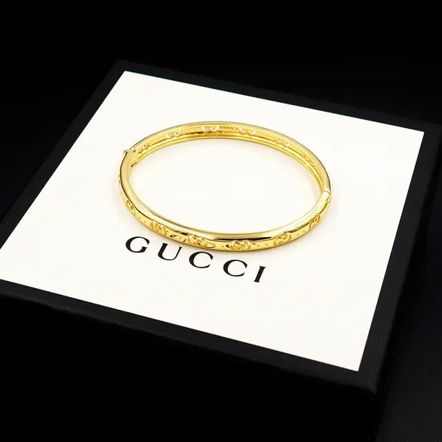 Gucci गोल्ड पॉलिश्ड इंटरलॉकिंग GG मोटिफ ब्रेसलेट 4