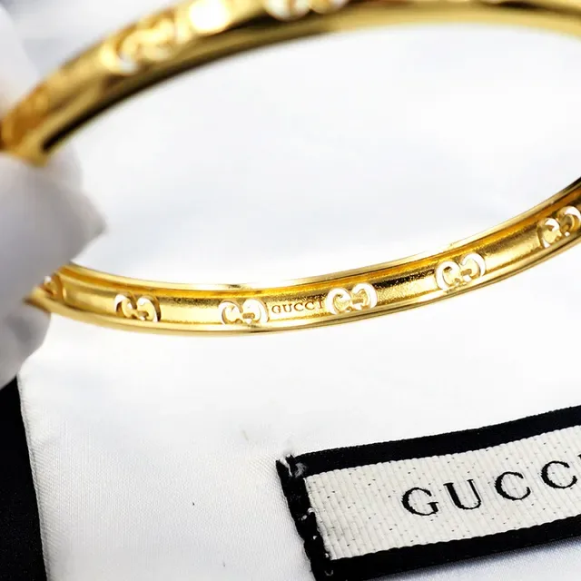 Gucci गोल्ड पॉलिश्ड इंटरलॉकिंग GG मोटिफ ब्रेसलेट 9