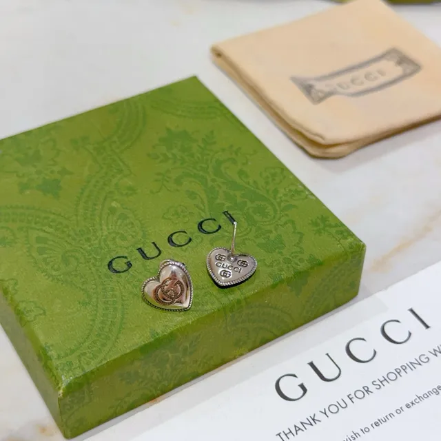 Gucci Heart-Shaped Interlocking GG Stud Earrings 3