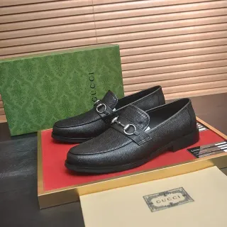 Gucci Horsebit 1955 ब्लैक पर्फोरेटेड चमड़ा लोफर्स