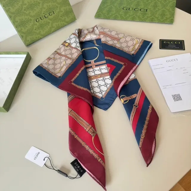 Gucci Horsebit 1955 Marinho Bordô Quadrado GG Monograma Lenço de Seda 4