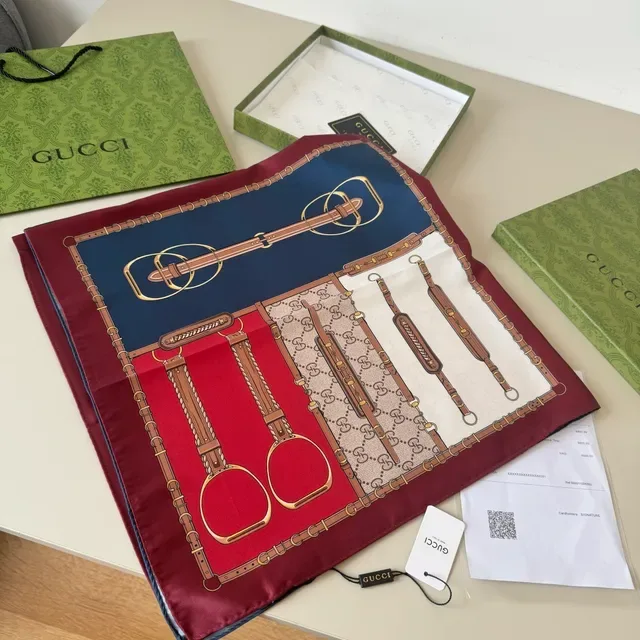 Gucci Horsebit 1955 Marinho Bordô Quadrado GG Monograma Lenço de Seda 6