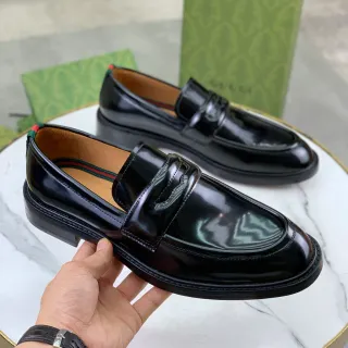 Gucci Horsebit 1955 漆皮黑色乐福鞋