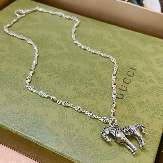 Collier pendentif cheval Gucci Horsebit 1955 ton argenté 6
