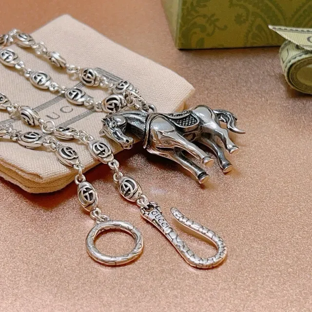 Collier pendentif cheval Gucci Horsebit 1955 ton argenté 7