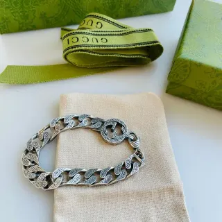 Gucci Icon Silver Beige Ornate Engraved Curb-Link Chain Interlocking G Clasp Bracelet