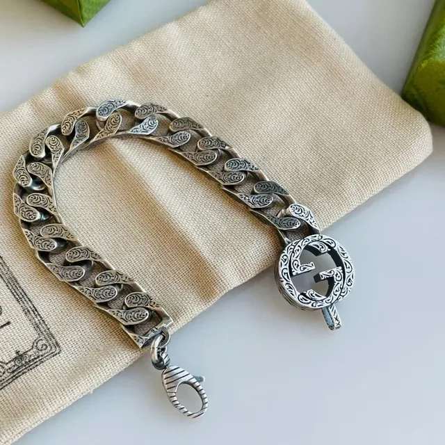 Gucci Icon Silver Beige Ornate Engraved Curb-Link Chain Interlocking G Clasp Bracelet 2