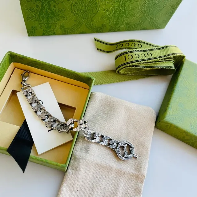 Gucci Icon Silver Beige Ornate Engraved Curb-Link Chain Interlocking G Clasp Bracelet 8