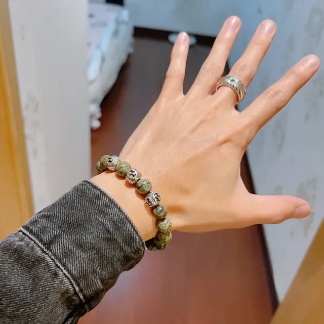 Gucci Interlocking G Beaded Bracelet Green Silver Stone And Metal Bracelet 2