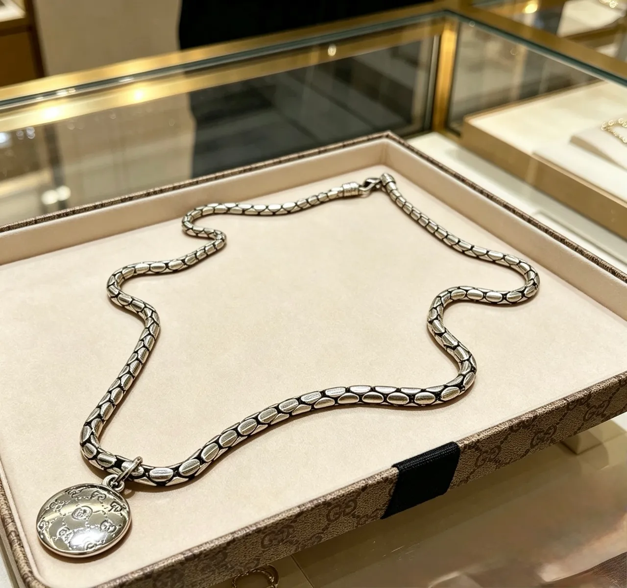 Gucci Interlocking G Oval Pendant Silver Chain Necklace 7