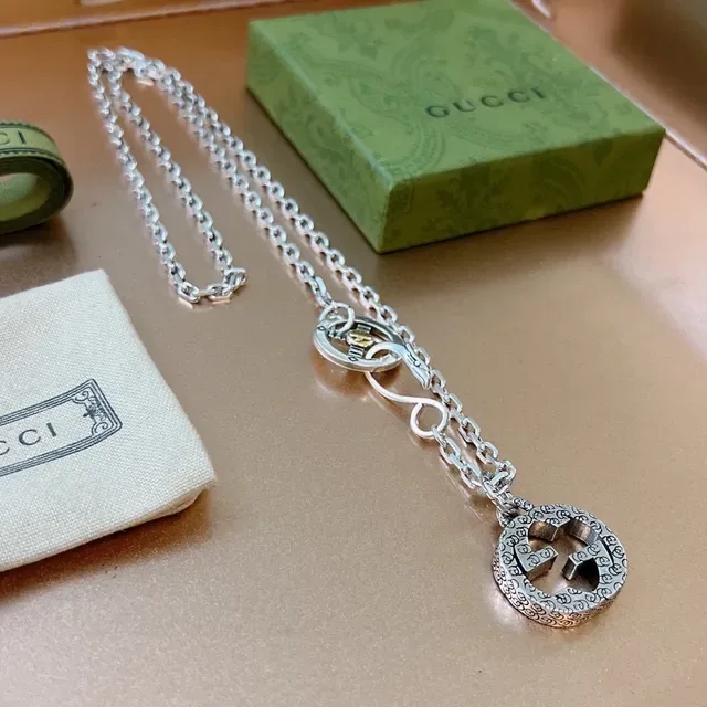 Gucci Interlocking GG Snake Clasp Silver Necklace 2