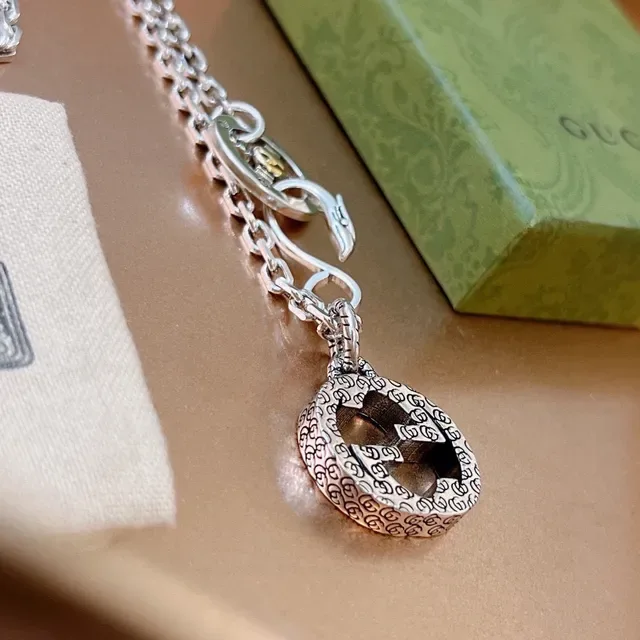 Gucci Interlocking GG Snake Clasp Silver Necklace 3