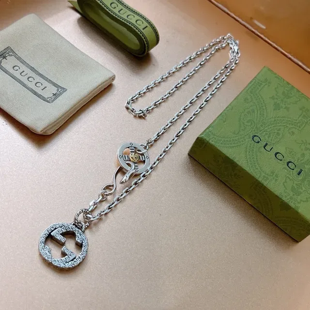 Gucci Interlocking GG Snake Clasp Silver Necklace 6