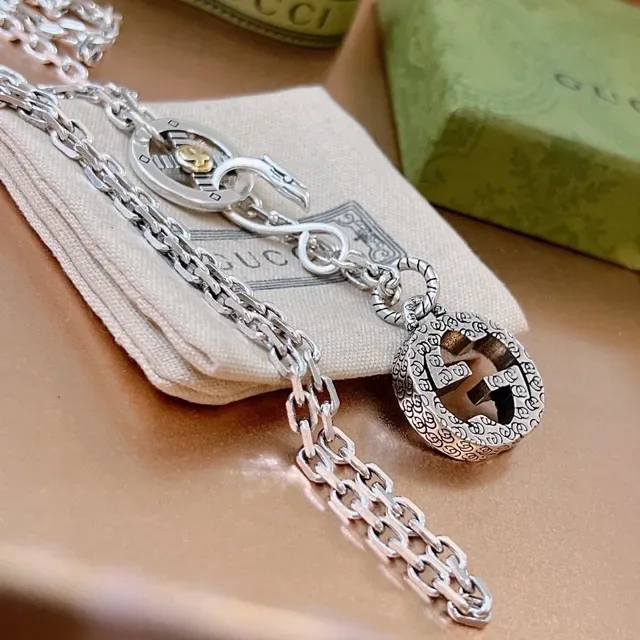Gucci Interlocking GG Snake Clasp Silver Necklace 8