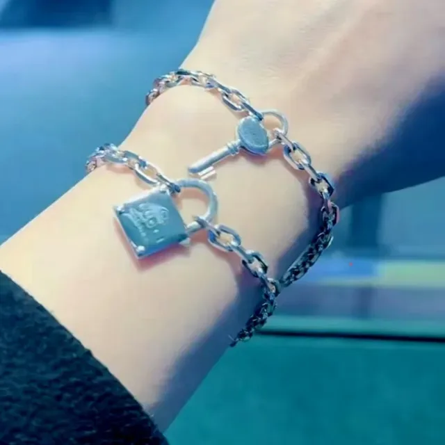 Gucci Key Bracelet Silver-Toned Curb Chain Bracelet 3