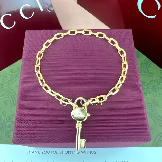 Gucci Key Bracelet Silver-Toned Curb Chain Bracelet 4